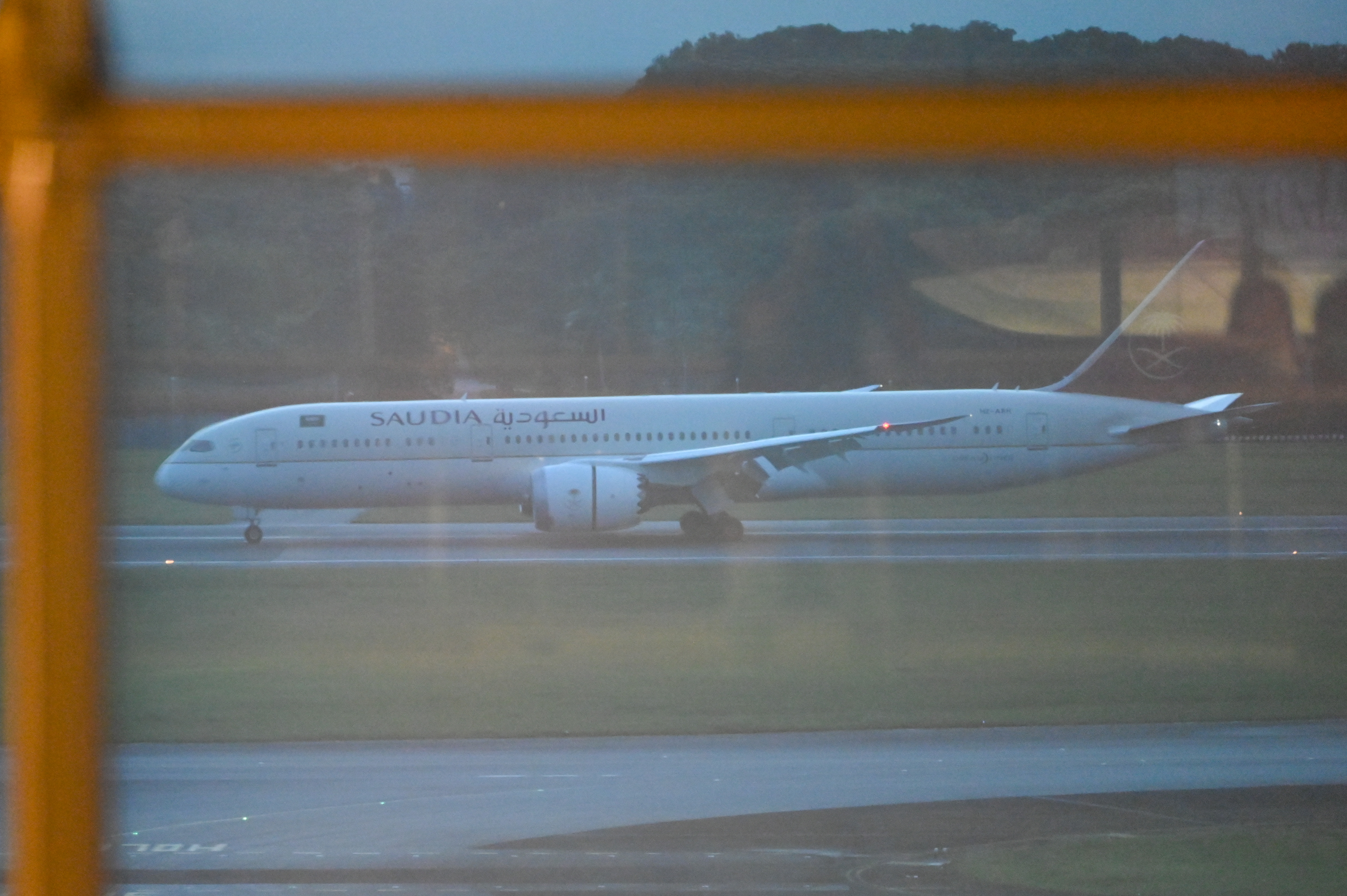 Avión con el presidente de Sri Lanka a bordo aterriza en Singapur