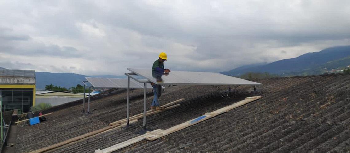 Miles de dólares en paneles solares para paliar los apagones: la otra realidad en Táchira