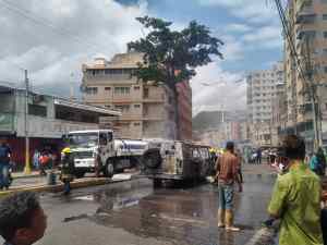 ¿Y los bomberos? Incendio de un autobús en Puerto La Cruz fue controlado media hora después (FOTOS)