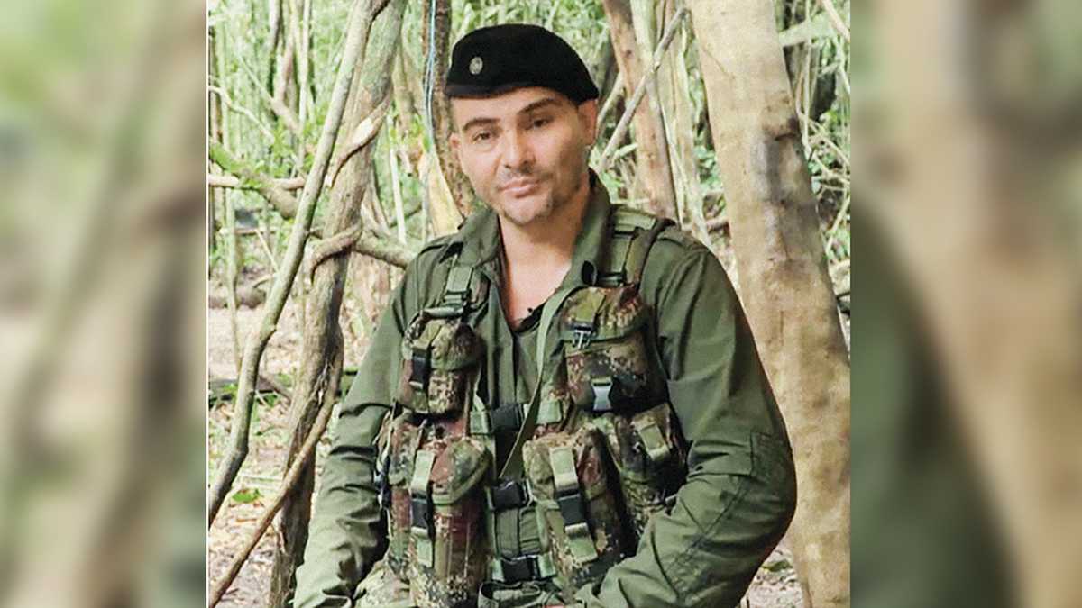 Las mil caras de “Iván Mordisco”, jefe de la guerrilla que mató a cuatro niños indígenas