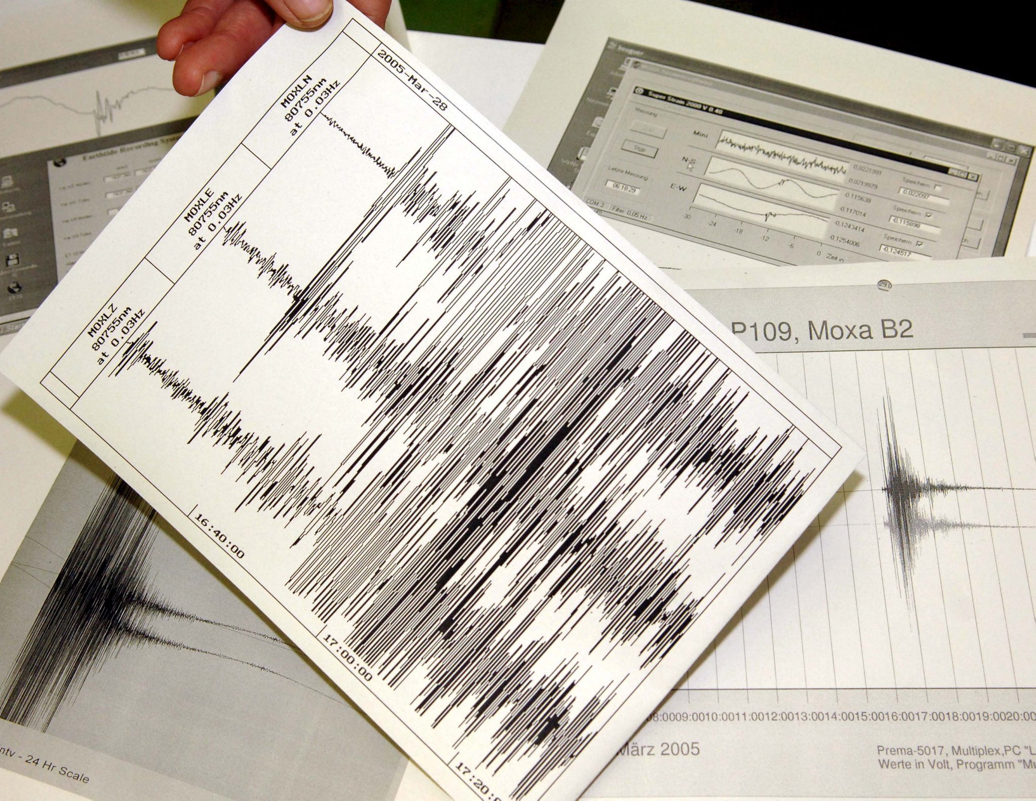 Ascienden a ocho heridos y 124 viviendas afectadas por sismo en Ecuador