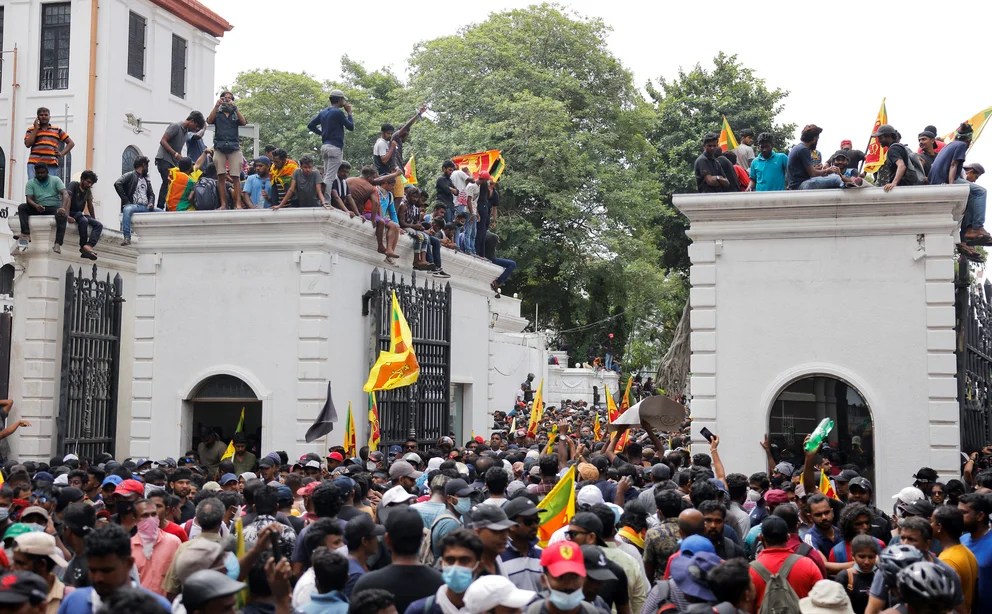Situación incierta en Sri Lanka tras huida del presidente por protestas