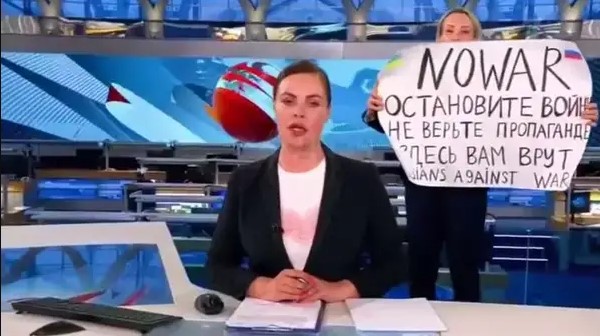 Desapareció la periodista rusa que llamó “asesino” a Putin en una transmisión en vivo