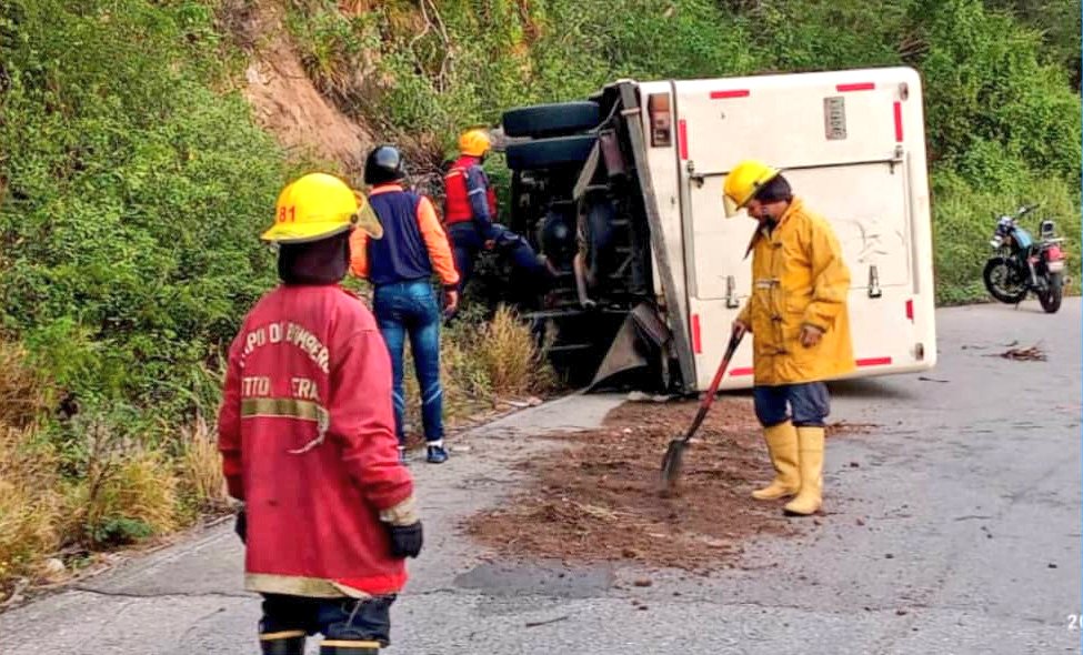 Volcamiento de un camión dejó al menos un herido en la carretera Carúpano – Río Caribe