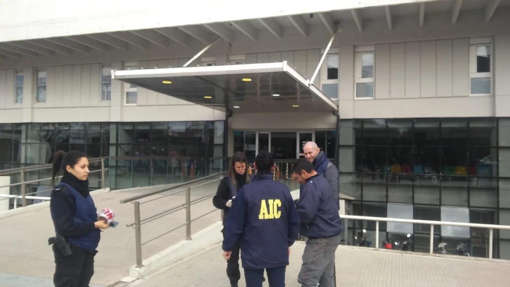 Horror en Argentina: así balearon a una empleada de seguridad en un hospital público (VIDEO)