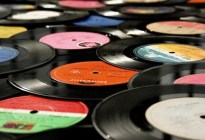 Los discos de vinilo, tecnología que se usó hasta la década de los años 80’s “resucitan” en tiendas