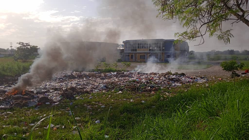 Candela pa’ matar la peste… porque el chavismo no recoge la basura en Barinas