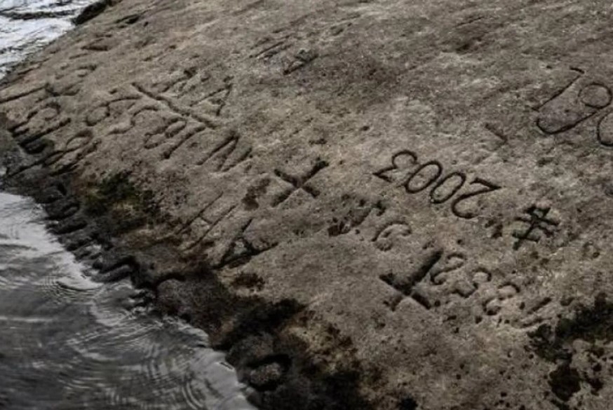 Alemania: los perturbadores mensajes que la sequía dejó al descubierto en las rocas del Río Rin