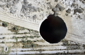 Misterioso y gigantesco agujero en Chile de 200 metros de profundidad continúa creciendo