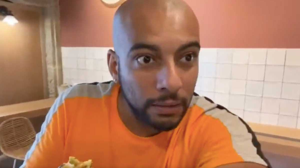 Youtuber armó tremendo show cuando le pidieron pagar en un restaurante: quería comida gratis (VIDEO)