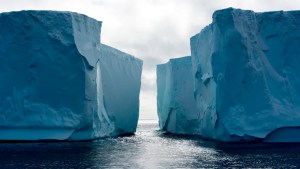 Científicos de la Nasa en alerta por la pérdida acelerada de plataformas y hielos en la Antártida