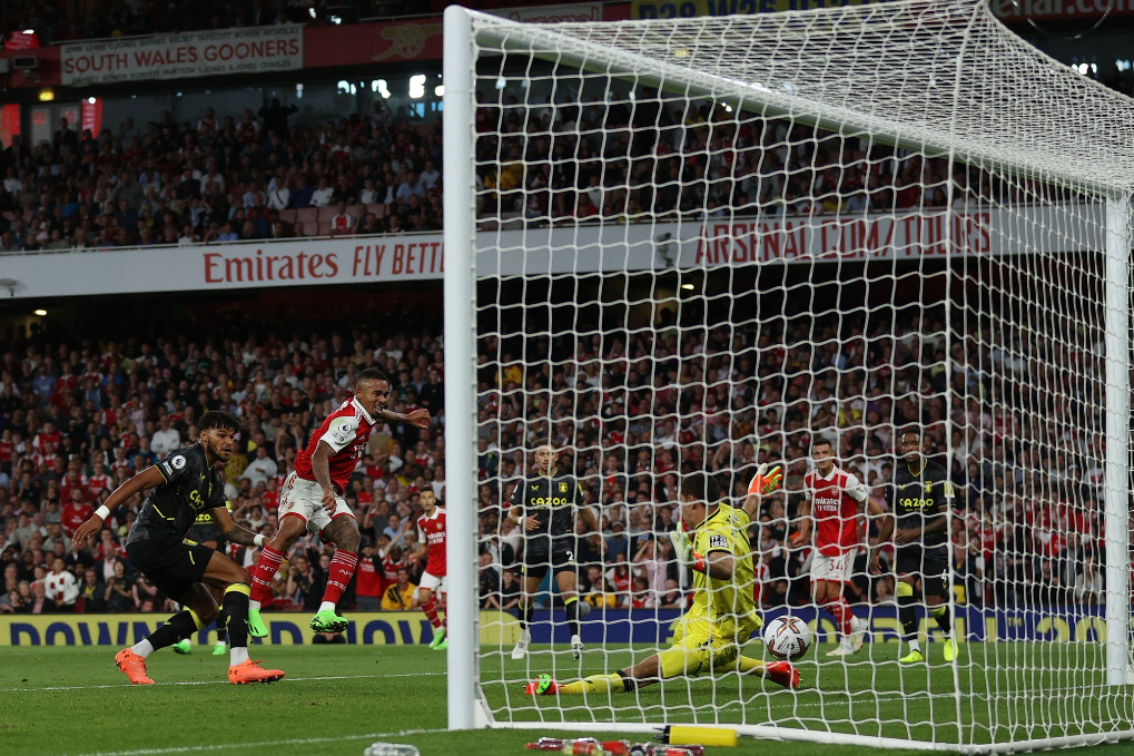 Vendaval del Arsenal mantiene el pleno de victorias ante Aston Villa
