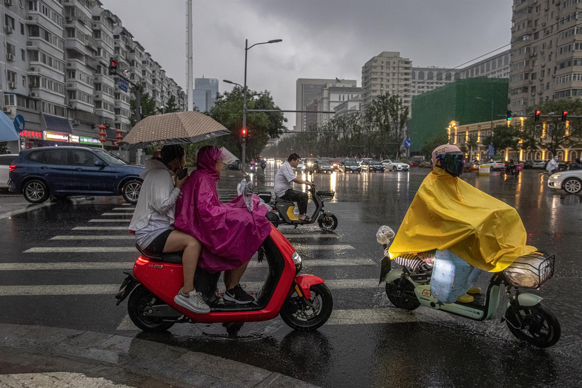 Las víctimas mortales por inundación en el oeste de China ascienden a 23