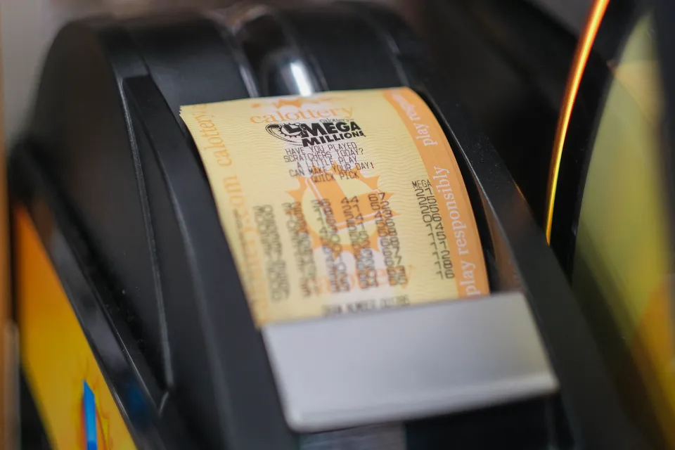 Ganó 1,5 mil millones de dólares en el Mega Millions, pero lo perdió todo por “confianzuda”