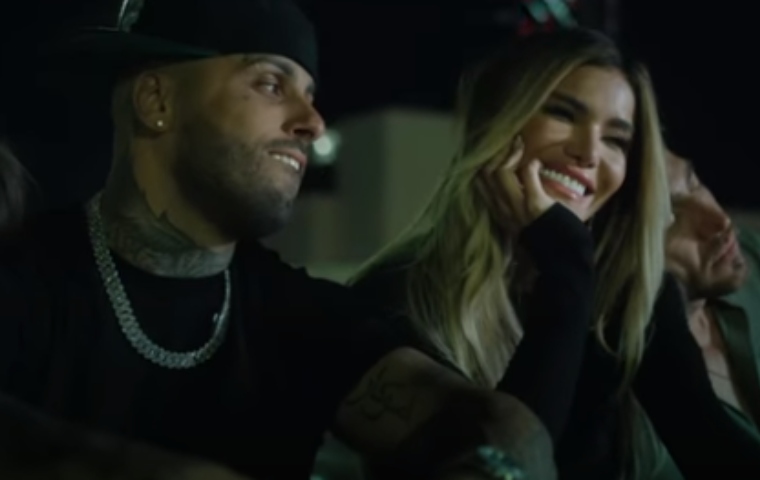 Nicky Jam estrenó el videoclip de “Sin novia”, con su exnovia como protagonista