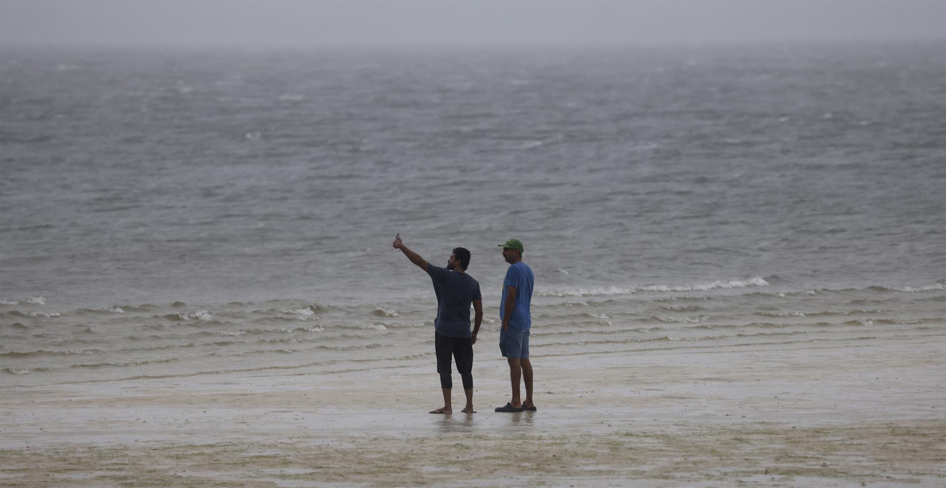 Huracán Ian causa “catastróficos” vientos, marejadas e inundaciones en Florida