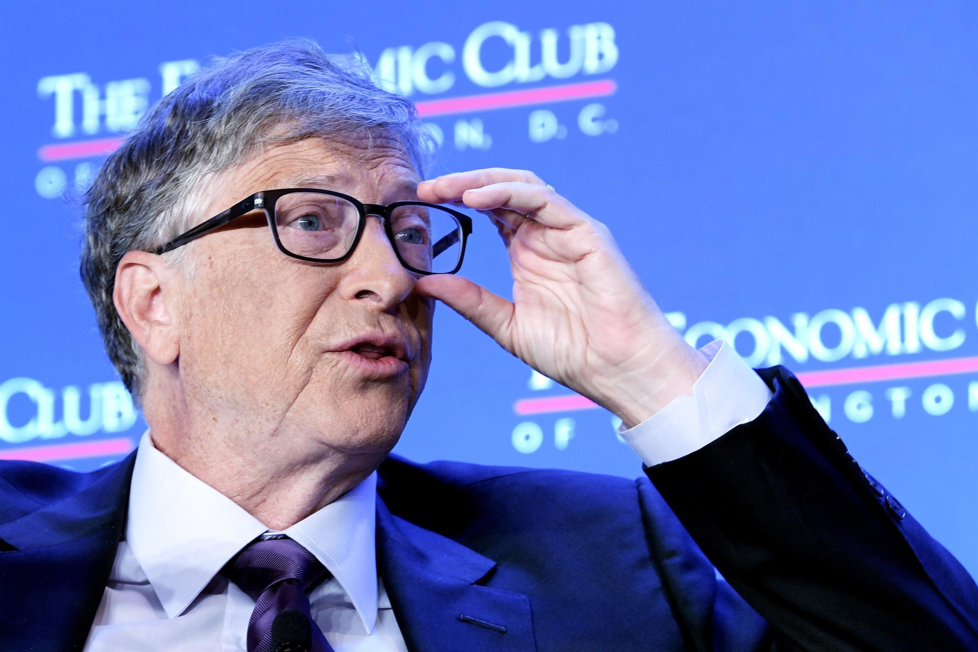 Bill Gates prefiere emplear su dinero en comprar vacunas que en ir a Marte