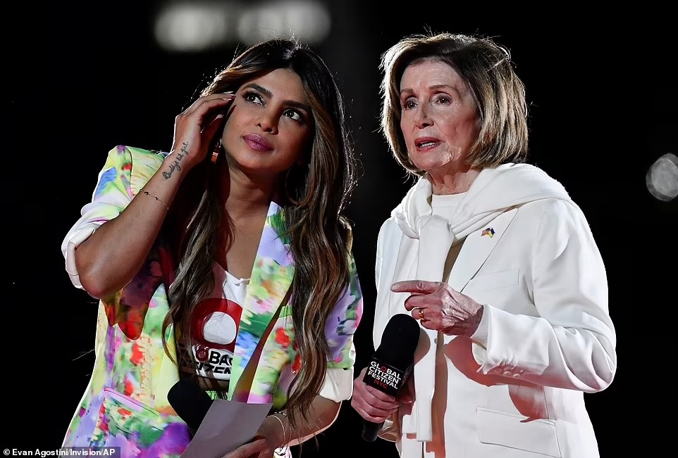 Nancy Pelosi fue abucheada durante una visita sorpresa en festival de Nueva York (VIDEO)