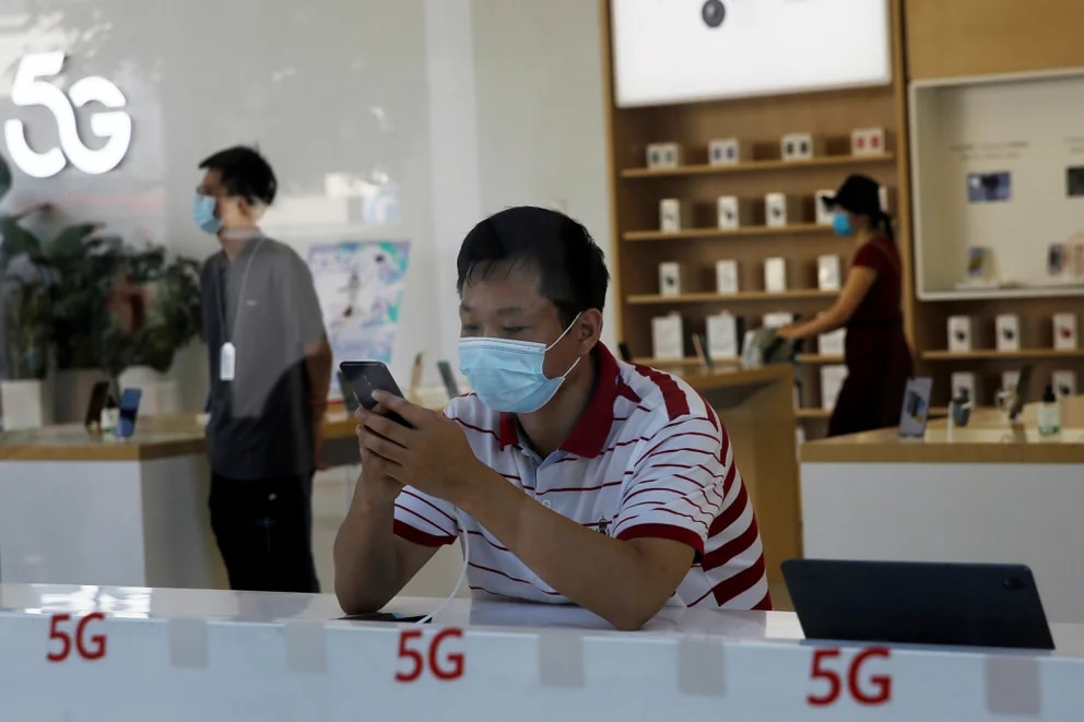 La millonaria subasta en China por número de teléfono con 9 seis