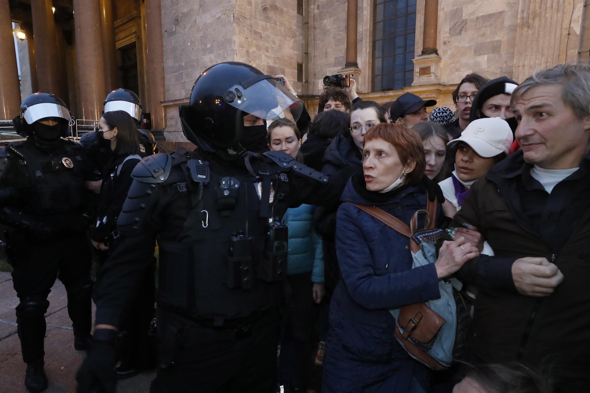 La última maniobra de Putin: la movilización de miles de reservistas ya está en marcha (VIDEOS)