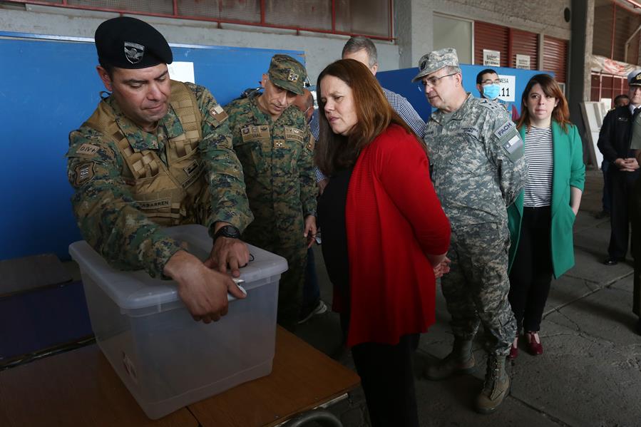 Centros de votación abren en Chile para el plebiscito sobre la nueva Constitución #4Sep