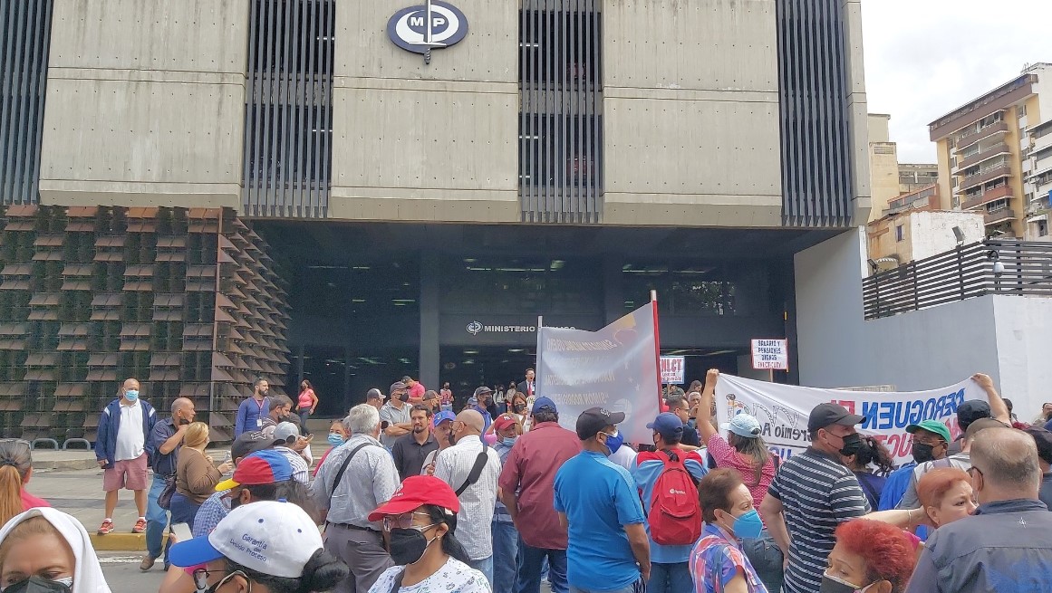 Jubilados y pensionados protestan para rechazar el instructivo Onapre en el MP este #6Sep (VIDEO)