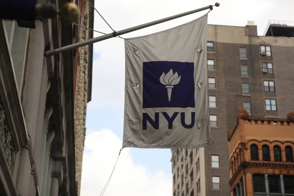 Depravado guardia de seguridad se masturbó frente a colega en una patrulla de la Universidad de Nueva York