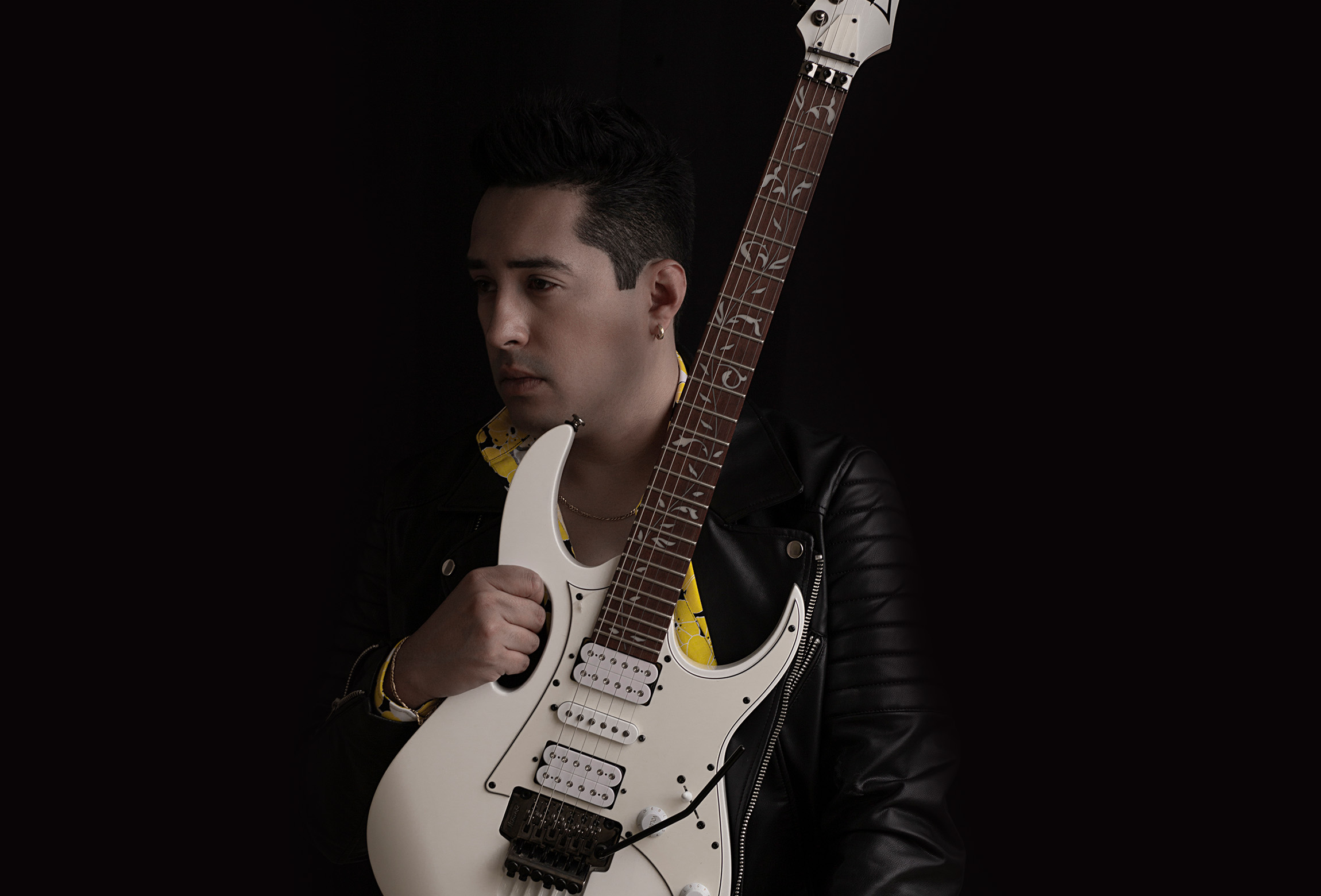 Mauricio More el primer productor mexicano en trabajar con uno de los guitarristas más virtuosos de EEUU