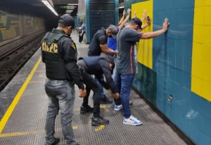 Al menos 20 personas son víctimas de la delincuencia a diario dentro del Metro de Caracas