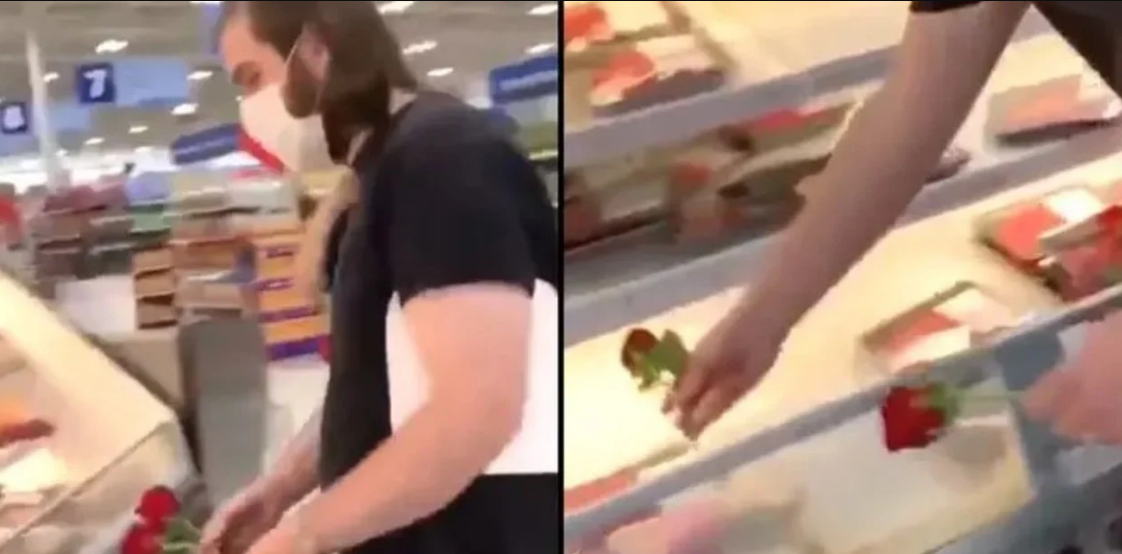 Veganos “velaron” bandejas de carne en un supermercado para “homenajear a los caídos” (VIDEO)