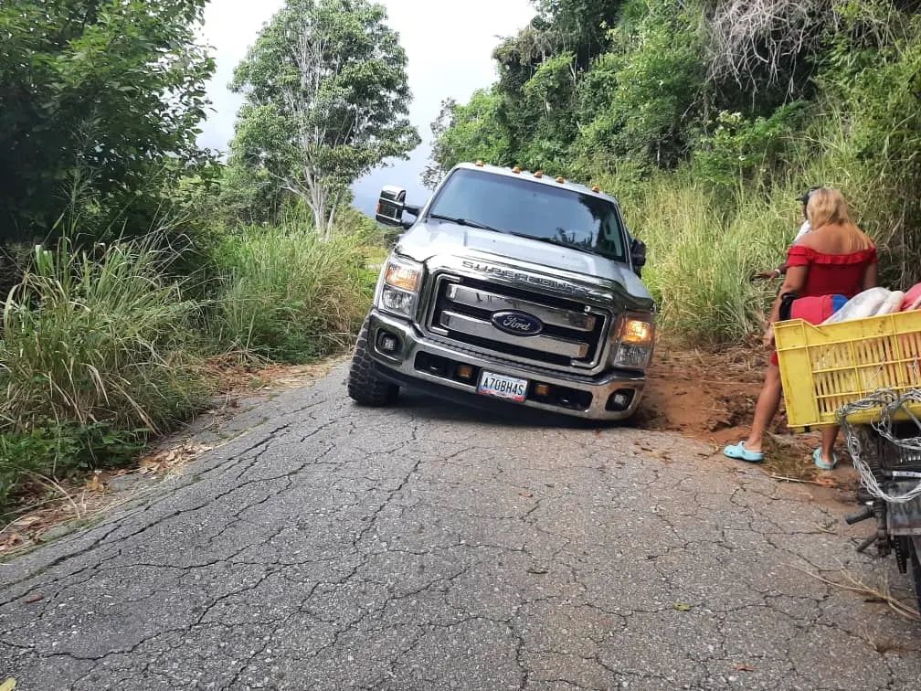 En la vía hacia Cuyagua hay que andar “mosca” de no perder el carro en la dimensión desconocida