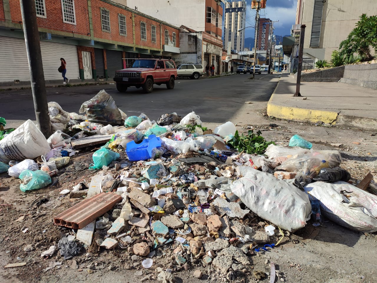 Maracay, la añorada “ciudad jardín” que cambió el verde por la basura