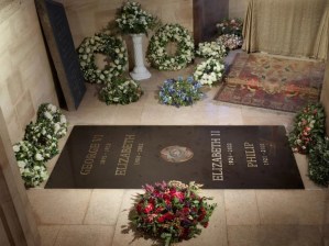 La lápida de la reina Isabel II muestra su descanso junto al príncipe Felipe (FOTO)