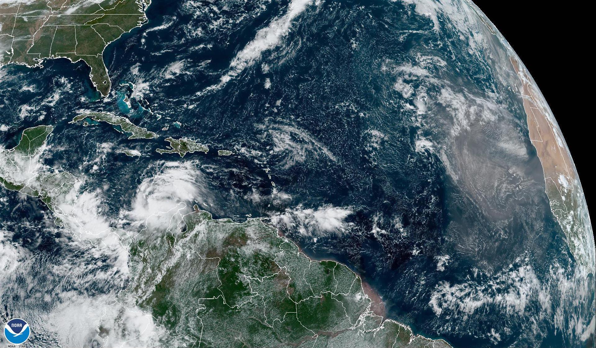 Se forma la tormenta tropical Julia frente a península colombiana La Guajira