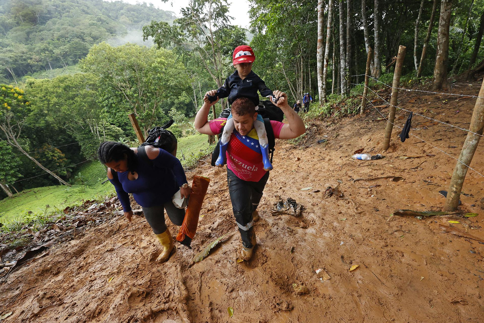 Unicef alerta de alza exponencial de niños migrantes cruzando el Darién