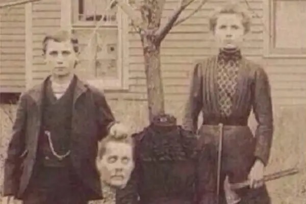 La verdadera historia de los hermanos que decapitaron a su madre para celebrar Halloween