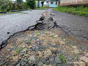 ¡Atención Hidrocentro en Carabobo! Las calles se hunden por filtraciones de aguas residuales en Miranda