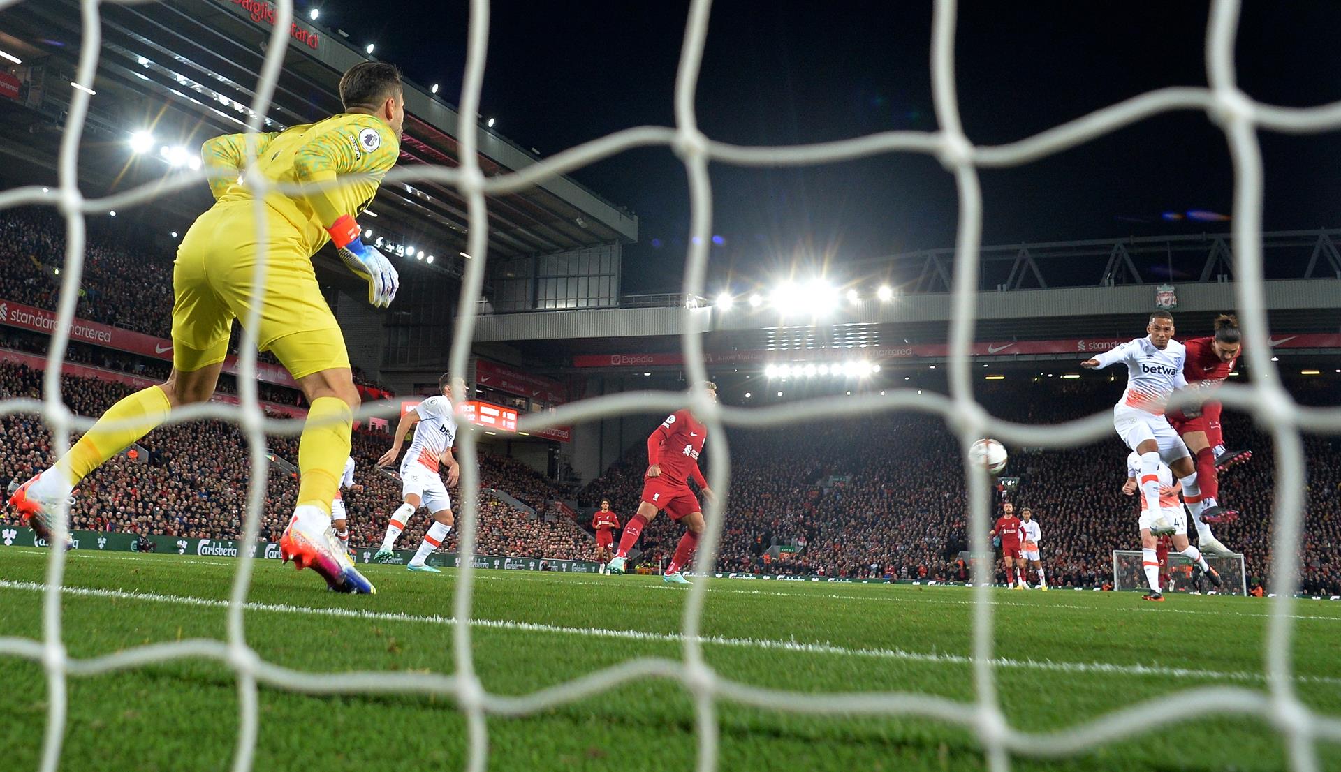 Darwin Núñez y Alisson asientan la mejoría del Liverpool en la Premier