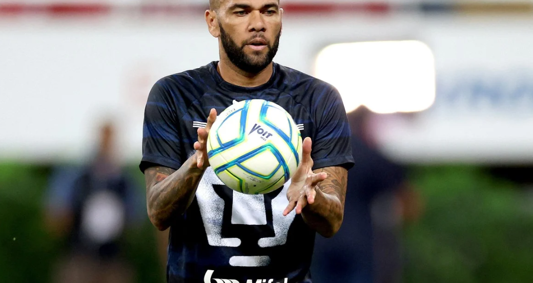 Dani Alves anuncia su regreso a Pumas, en medio de acusación por agresión sexual