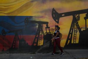 Ingresos por petróleo no cubren los gastos del país, aseguró el economista Rafael Quiroz