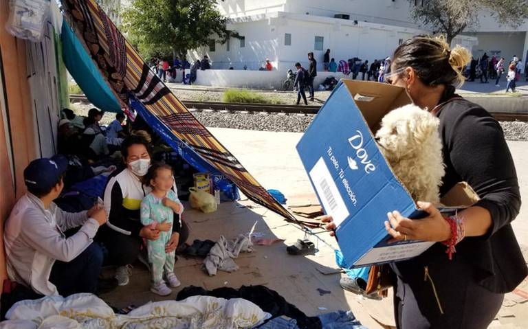 Niña venezolana se reencontró con su perrito tras ser separados en la frontera de EEUU (IMÁGENES)