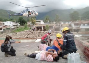 Más IMÁGENES del rescate en helicóptero de sobrevivientes en El Castaño este #18Oct
