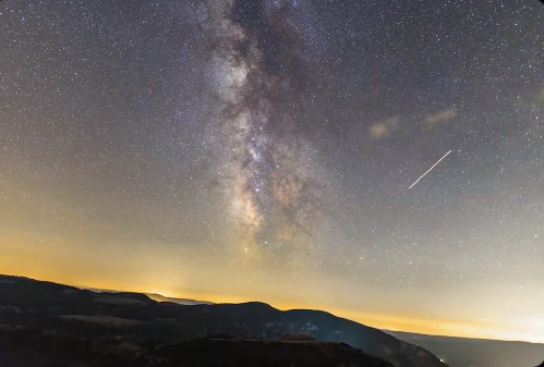 VIRAL: Captan la increíble rotación de la Tierra en un “time lapse” (VIDEO)