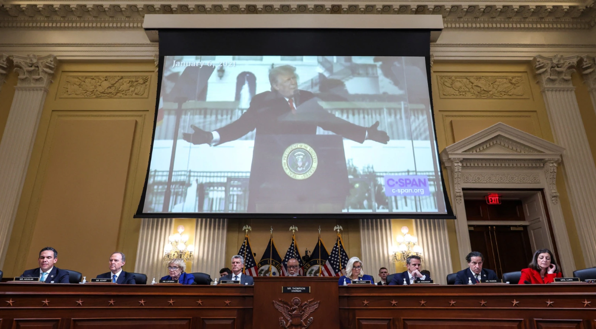 Trump citado a declarar ante el panel que investiga el asalto al Capitolio