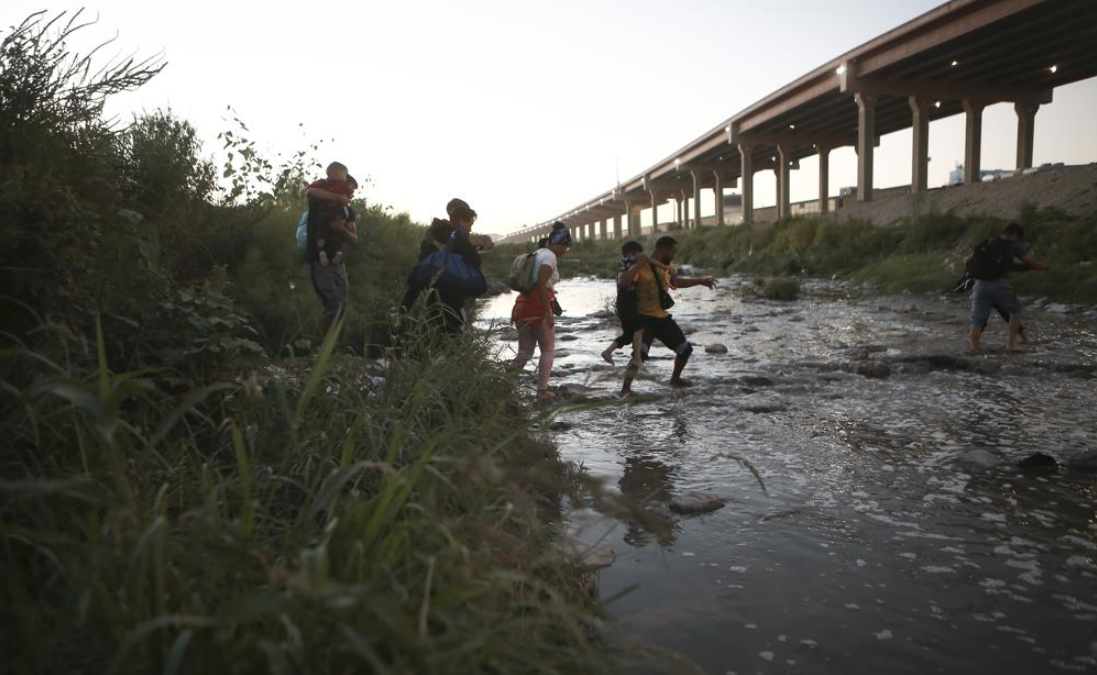 AP: Biden recurrió al Título 42 de la era Trump para expulsar a migrantes venezolanos