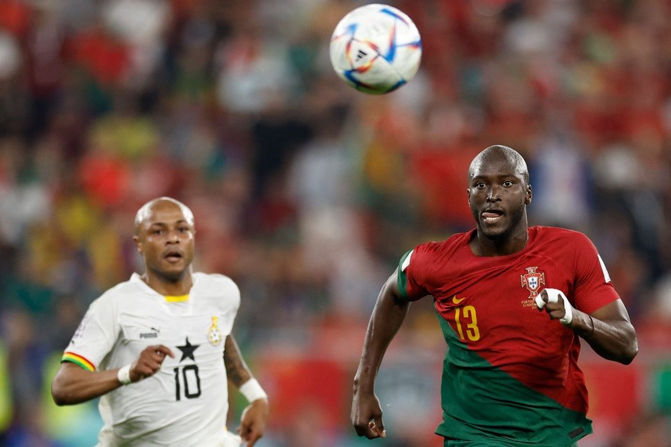 El defensa portugués Danilo Pereira se fractura tres costillas y se pierde partido ante Uruguay