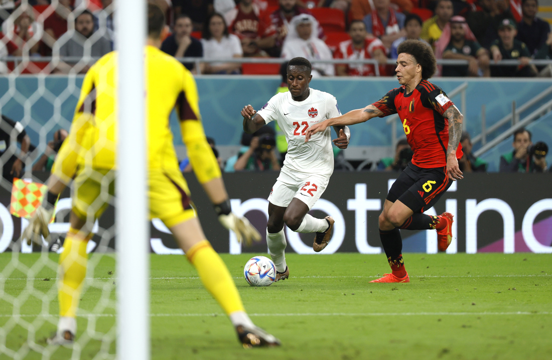 Courtois salvó a una Bélgica que superó a Canadá “pidiendo la hora”