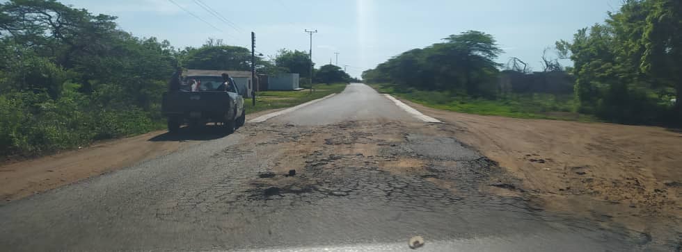 Se cayó y tiene tres días inmovilizado en su casa porque en Paraguaná no hay ambulancias para trasladarlo a un hospital