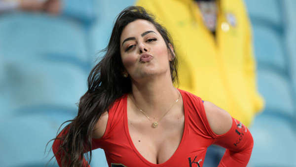 Qué fue de Larissa Riquelme, la sexy modelo que convirtió en la “Novia del Mundial”