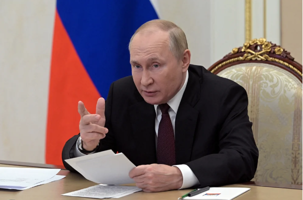 Putin llama al canciller alemán Scholz a “revisar” la postura sobre Ucrania